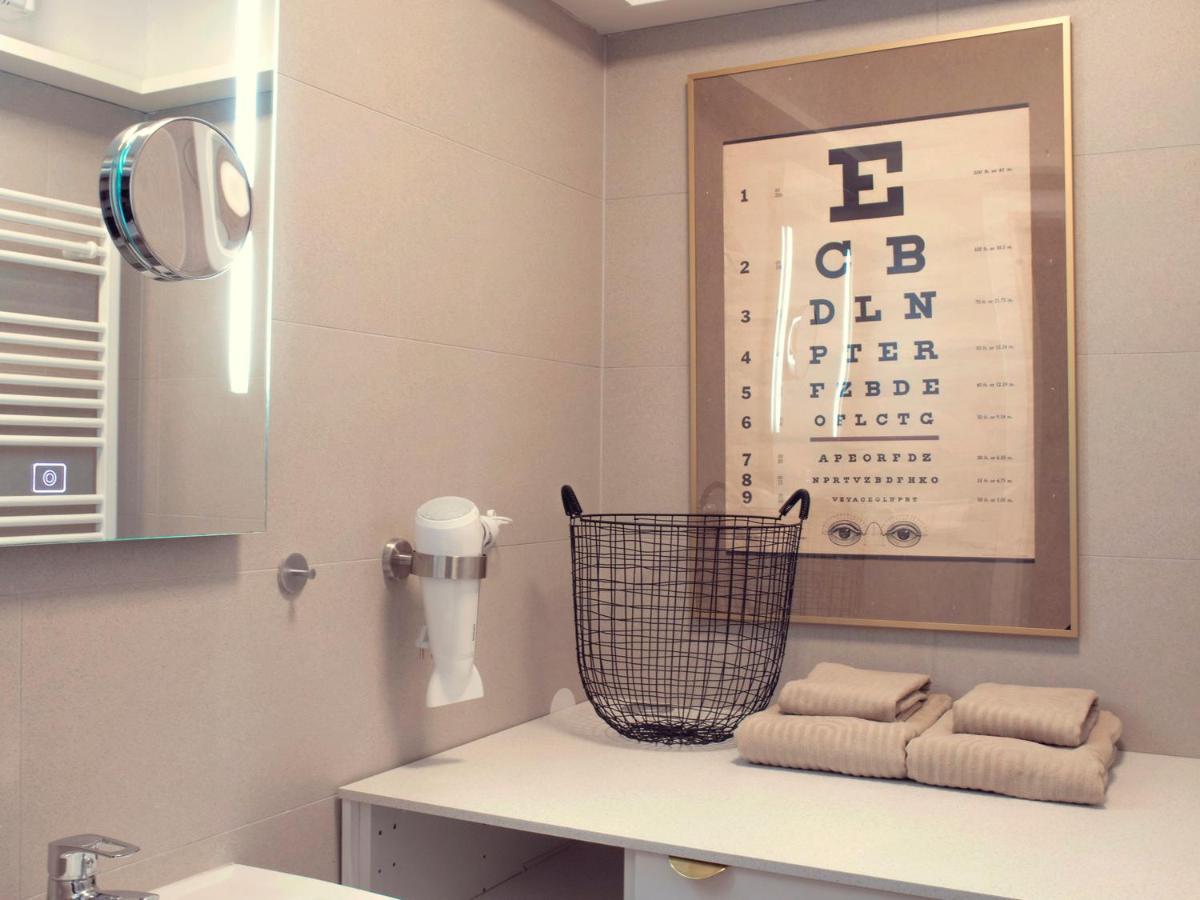 Central Point By Zoom Apartments บราติสลาวา ภายนอก รูปภาพ